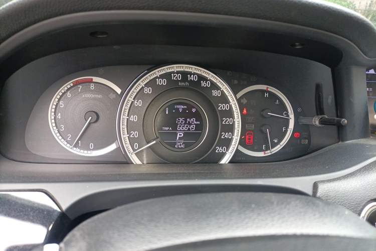 Used Honda Accord 2016 2.0L Comfort Edition Odometer Close Up