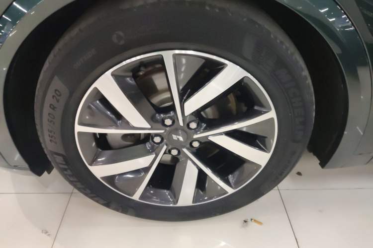 Used Li Auto L8 2023 Pro Model
