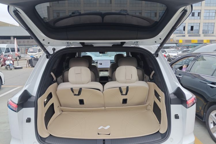 Used ONVO Luxeed L90 2025 Model—Ultra Six-Seater Version Trunk