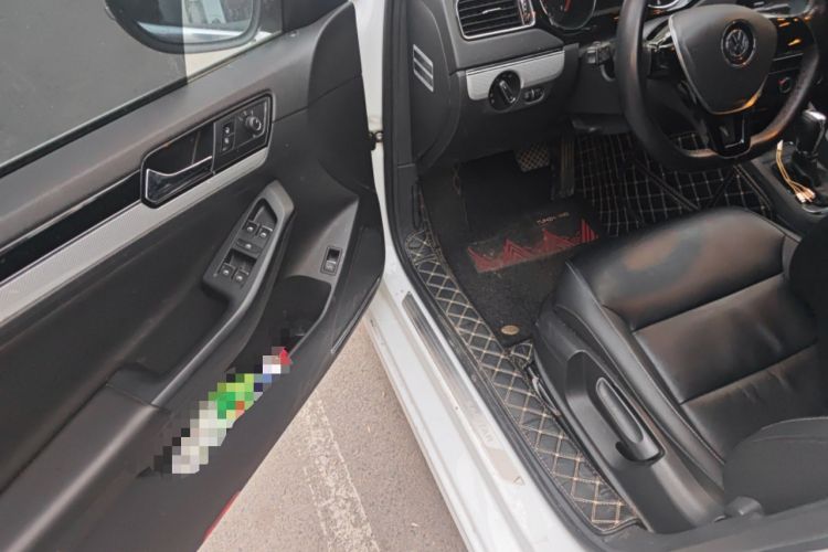 Used Volkswagen Sagitar 2015 230TSI Automatic Comfort Version Driver Seat