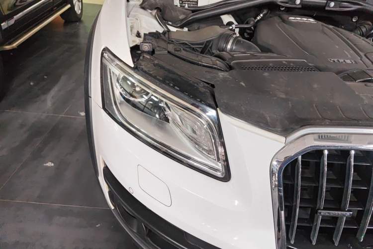 Used Audi Q5 2018 Collector's Edition 40 TFSI Technology Model
