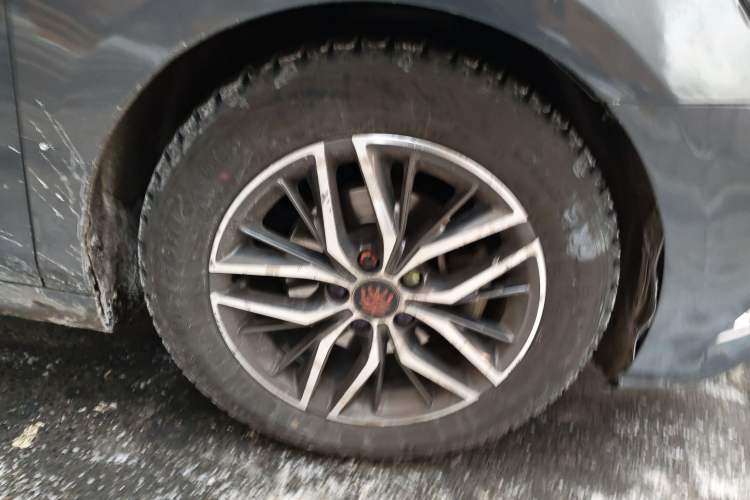 Used BYD Qin Pro New Energy 2019 DM Super Edition 1.5TI Automatic Smart Connect Speedy Model China VI Standard Right Front Wheel Hub