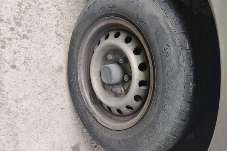 Used Jinbei Hiace King 2021 2.0L City Transport King Series Express Model Standard Top 6-Seater 1TZS Right Front Wheel Hub