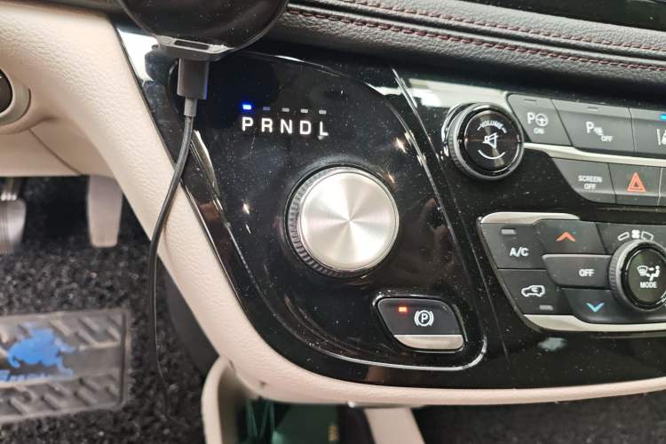 Used Chrysler Grand Voyager 2017 3.6L Premium Edition