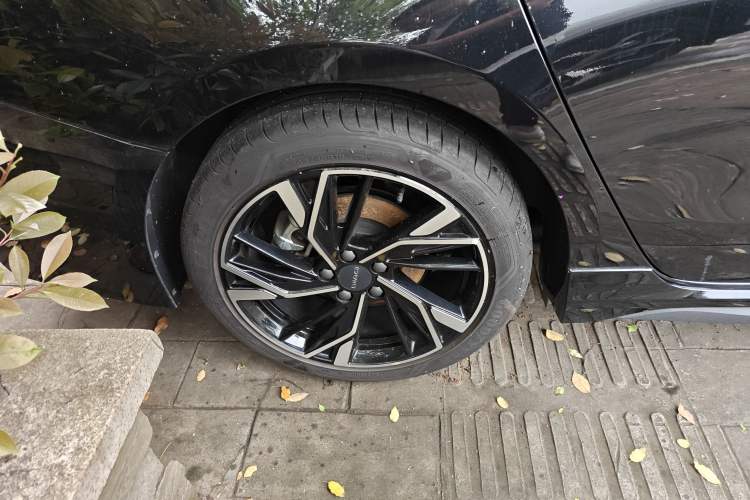 Used Lynk & Co 03 2025 1.5TD DCT Champion Edition Pro Exterior 5