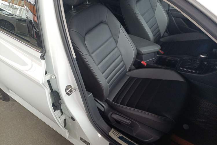 Used Volkswagen Sagitar 2022 280TSI DSG Excellence Edition Right Front Seat