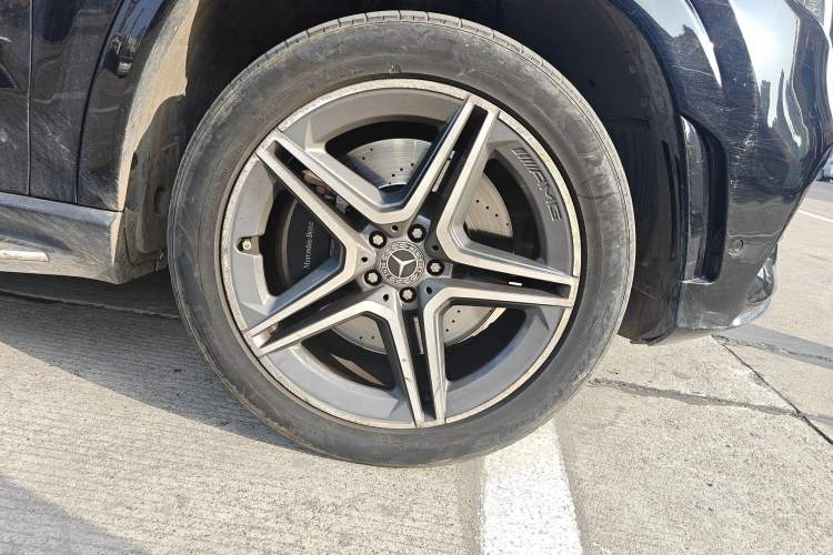 Used Mercedes-Benz GLS 2020 GLS 450 4MATIC Luxury Model Right Front Wheel Hub