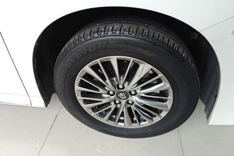 Used Toyota Vellfire 2023 Crown Dual-Engine 2.5L HV Ultimate Edition Right Front Wheel Hub