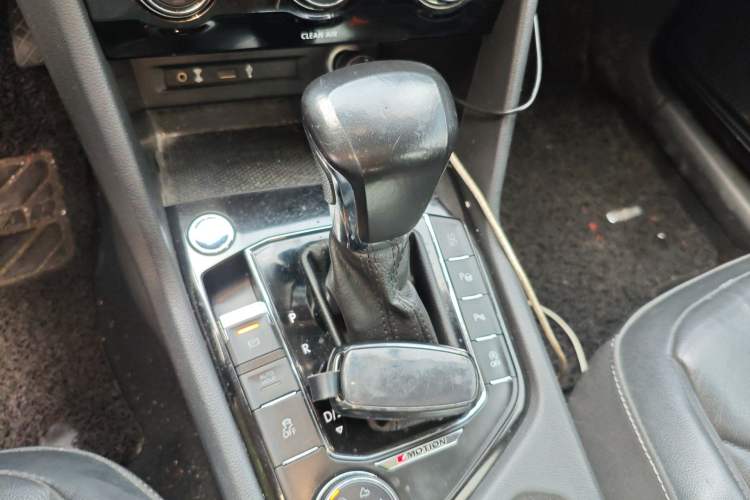 Used Volkswagen Tiguan L 2018 380TSI Automatic All-Wheel Drive Luxury Edition Gear Lever