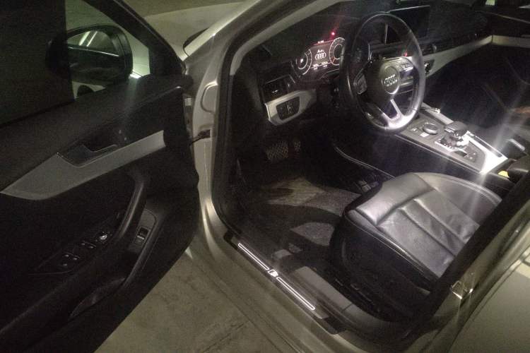 Used Audi A4L 2018 30th Anniversary Edition 40 TFSI Fashion Model
