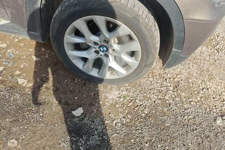 Used BMW X5 2013 xDrive35i Luxury Model Right Front Wheel Hub