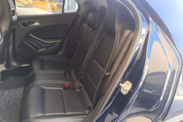 Used Mercedes-Benz GLA 2016 GLA 200 Fashion Model Left Rear Seat