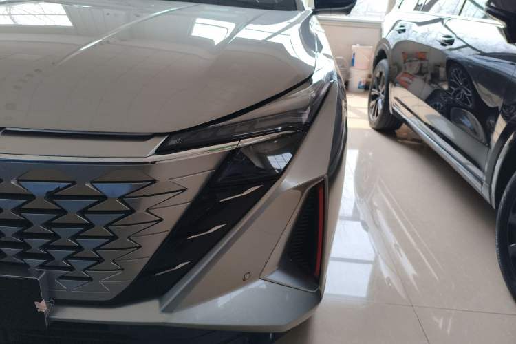 Used CHANGAN OSHAN Z6 2023 Blue Whale 1.5T DCT Smart Edition