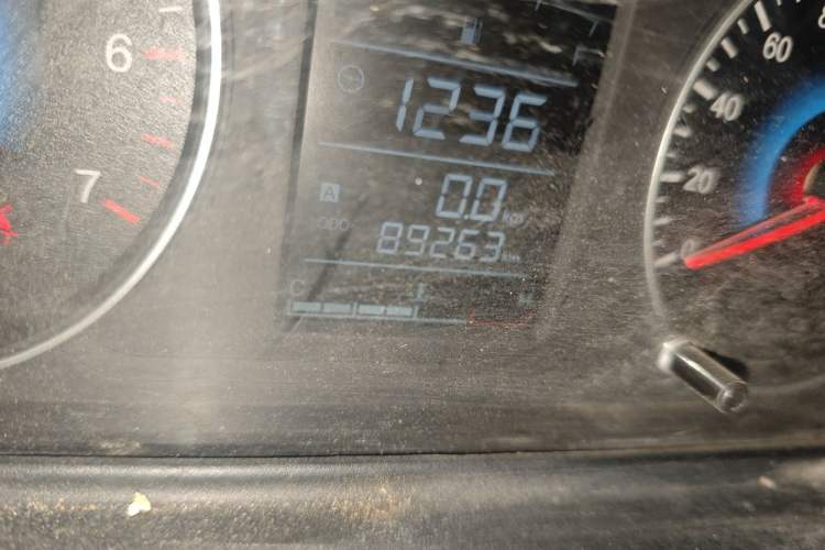 Used Dongfeng Fengon 370 2016 1.5L Manual Elite Home Edition 7-Seater
