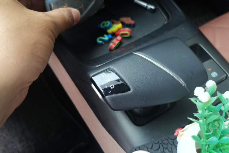 Used CHANGAN Eado 2024 1.5T GDI Automatic Flagship Edition Gear Lever