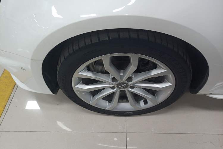 Used Audi A4L 2019 40 TFSI Fashion Version China V Left Front Wheel Hub