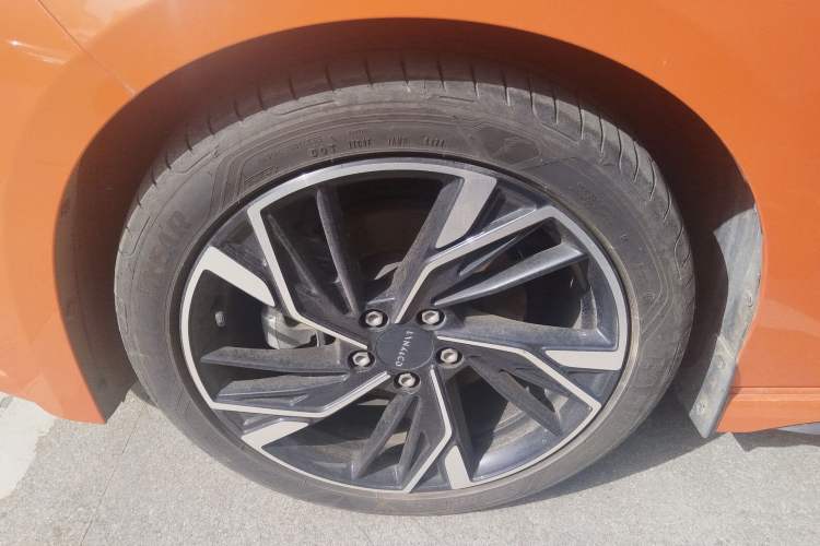 Used Lynk & Co 03 2025 1.5TD DCT Champion Edition Pro Left Front Wheel Hub