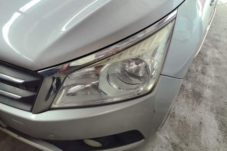 Used Venucia T70 2015 2.0L CVT Smart Choice Edition Left Front Headlight