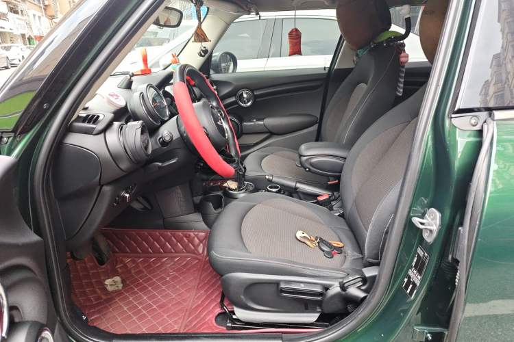 Used MINI 2017 1.5T COOPER Ice Blue Limited Edition Five-Door Version Left Front Seat