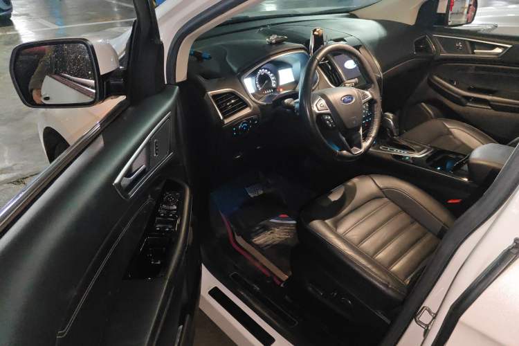 Used Ford Edge 2016 EcoBoost 245 Two-Wheel-Drive Titanium 7-Seater
