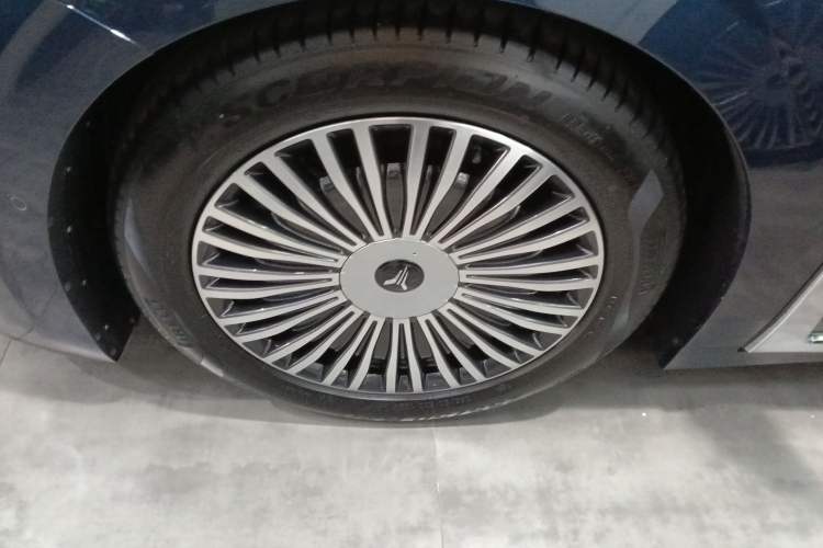 Used VOYAH Dream 2025 PHEV Four-Wheel-Drive Flagship Kunpeng Edition Left Front Wheel Hub