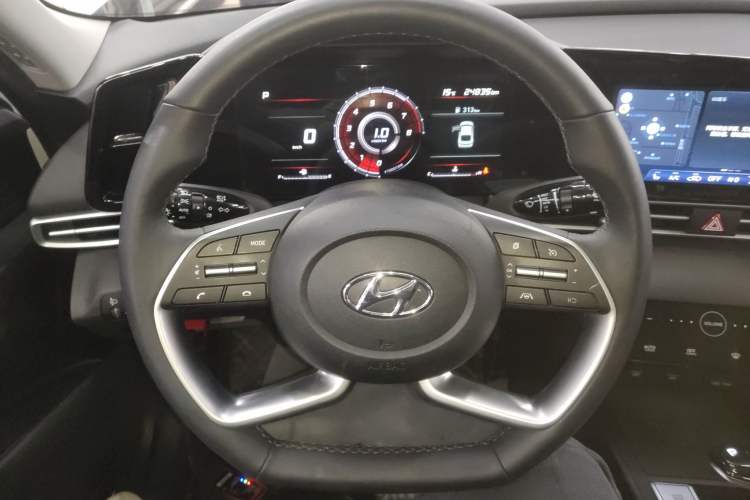 Used Hyundai Elantra 2022 1.5L CVT LUX Prestige Edition