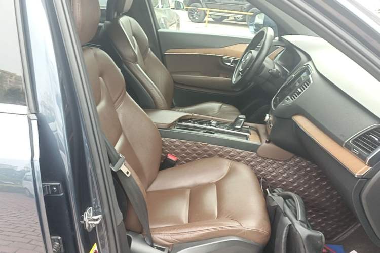 Used Volvo XC90 2021 B5 SmartDrive Luxury Edition 5-seater Right Front Seat