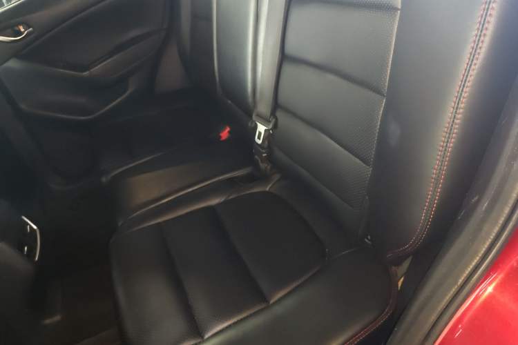 Used Mazda CX-5 2015 2.0L Automatic Two-Wheel Drive Urban Version Left Rear Seat