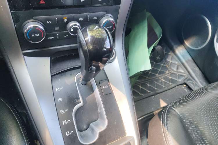 Used Chevrolet Captiva 2014 2.4L 4x4 Flagship Edition 7 Seats Gear Lever