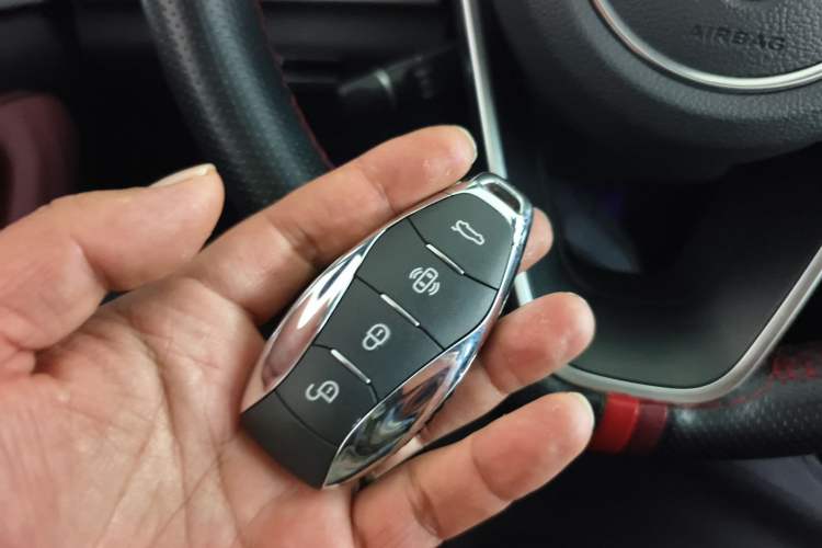 Used Hongqi H5 2024 2.0T Automatic Smart Connect Flagship Edition Vehicle Key