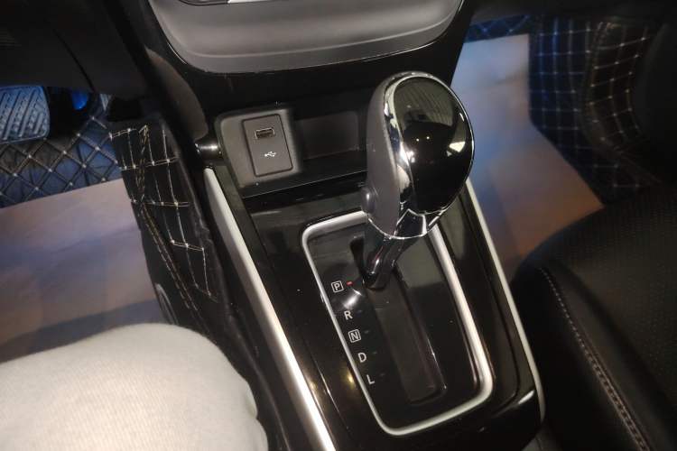 Used Nissan Sylphy 2019 1.6XV CVT Smart Connect Luxury Edition China V Standard Gear Lever