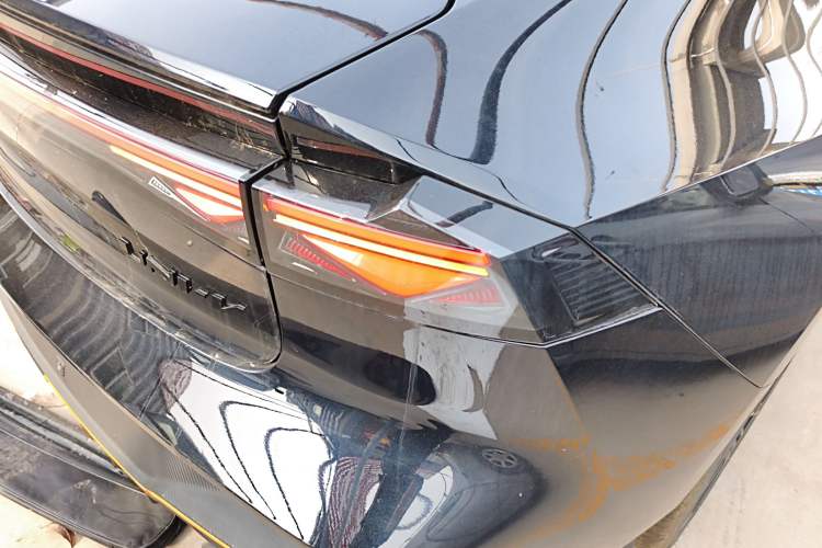 Used CHANGAN UNI-V 2025 Model Third-Generation 2.0T Dynamic Edition Right Rear Taillight