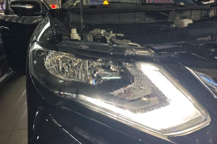 Used Nissan X-Trail 2020 2.0L XL ITS CVT 2WD SmartConnect Comfort Edition Right Front Headlight