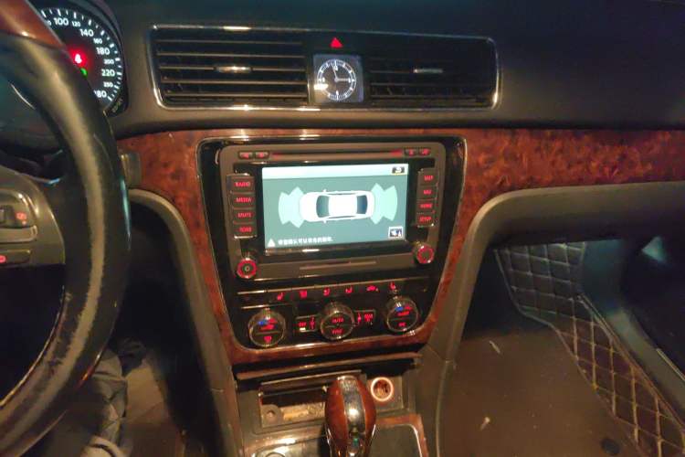 Used Volkswagen Passat 2013 2.0 TSI DSG Ultimate Edition Audio And AC Panel