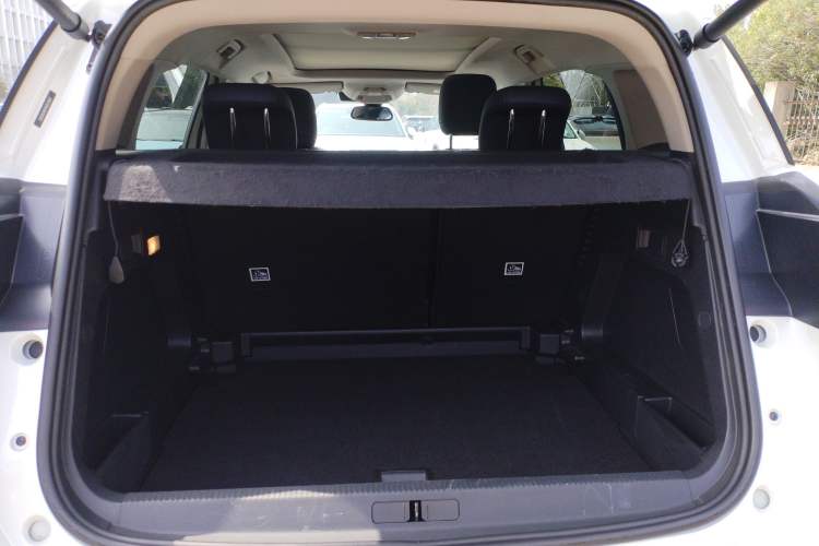 Used Citroen C5 AIRCROSS 2022 Peugeot 400THP Allure BEYOND Edition Trunk