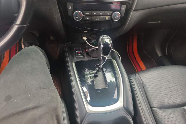 Used Nissan X-Trail 2019 2.0L CVT Smart Connect Comfort Edition 2WD Gear Lever