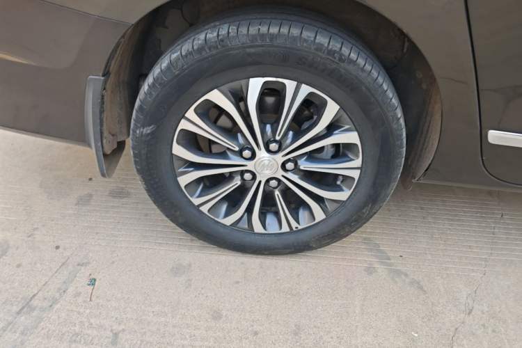 Used Buick GL8 2021 Land Cruiser Executive Class 652T Luxury Model Right Rear Wheel Hub