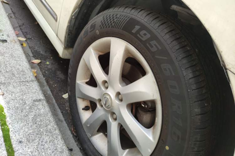 Used Nissan Sylphy 2009 1.6XL Automatic Luxury Sunroof Edition Right Front Wheel Hub