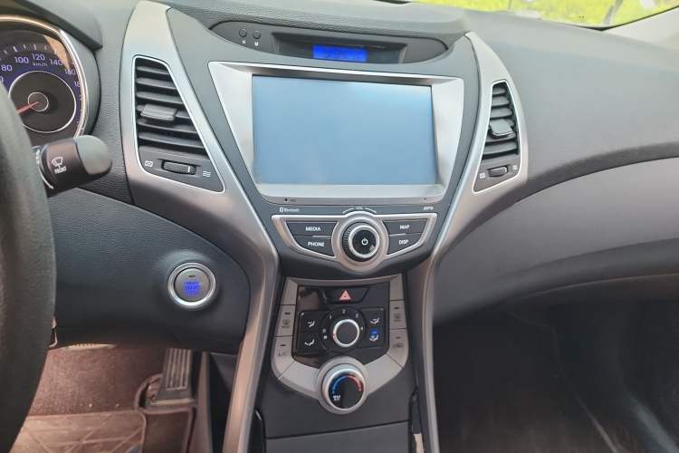 Used Hyundai Elantra (5th Generation / Langdong) 2015 1.6L Automatic Leading Model Audio And AC Panel