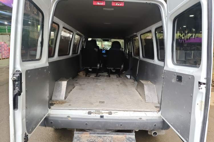 Used JMC Transit 2019 2.8T Commercial Version Long Wheelbase Mid-Roof 6-Seater Rear Single Tire China VI Emission Standard – JX493
