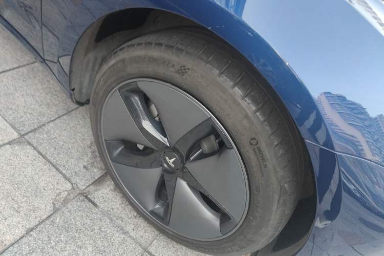 Used Tesla Model 3 2019 Long-Range Rear-Wheel-Drive Version
