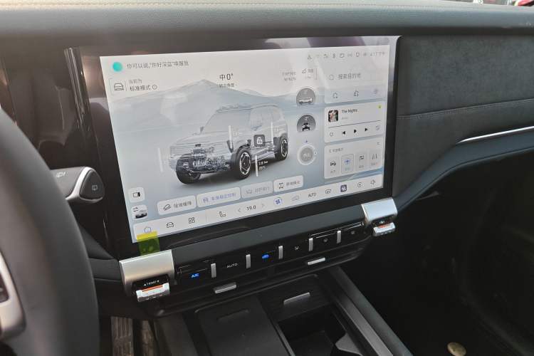 Used Deepal G318 2025 Worry-Free Cross-Country Edition Four-Wheel Drive Distant Mountains Version Audio And AC Panel