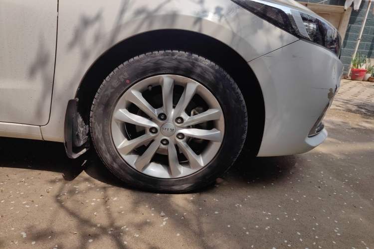 Used Kia K3 2016 1.6L Automatic GL Right Front Wheel Hub