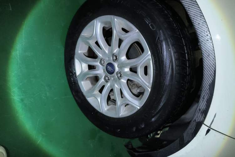 Used Ford EcoSport 2013 1.5L Automatic Prestige Model Right Front Wheel Hub