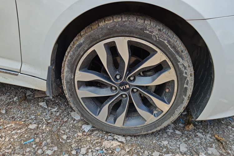 Used Kia K5 2014 2.0L Automatic LUXURY Right Front Wheel Hub