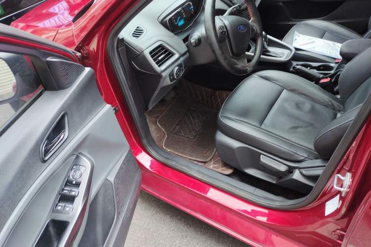 Used Ford Escort 2015 1.5L Automatic Fashion Model
