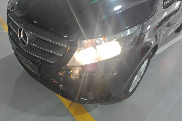 Used Mercedes-Benz Vito 2018 2.0T Elite Version 7 Seats China VI Emission Standard
