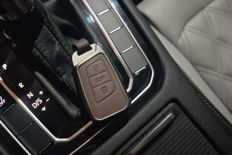 Used Volkswagen Magotan 2023 2 Million Units Limited Edition 330TSI DSG Leading Version
