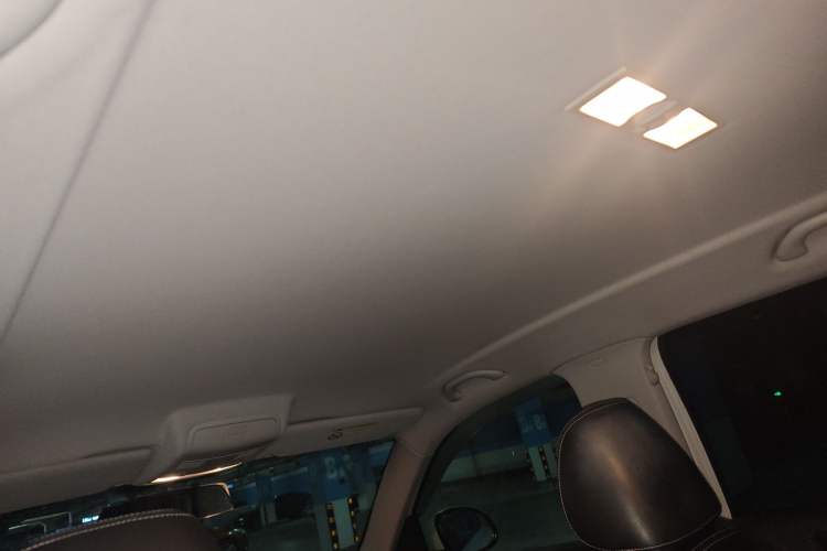 Used Volkswagen Tiguan 2016 300TSI Manual Two-Wheel Drive Trend Edition Headliner