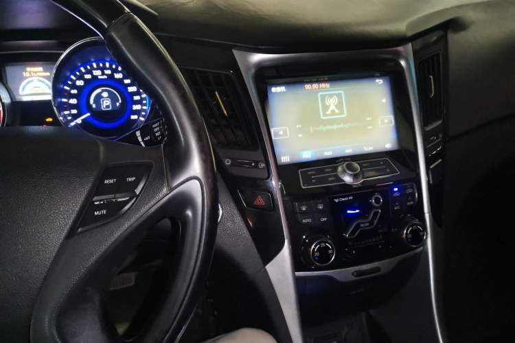 Used Hyundai Sonata 2014 2.4L Automatic Leading Edition China IV Standard Audio And AC Panel